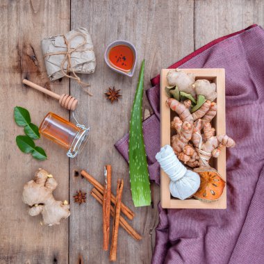 Natural Spa Ingredients herbal compress ball and herbal