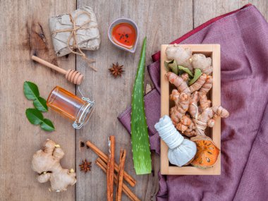 Top ve herbalbbb doğal Spa maddeler bitkisel sıkıştırmak