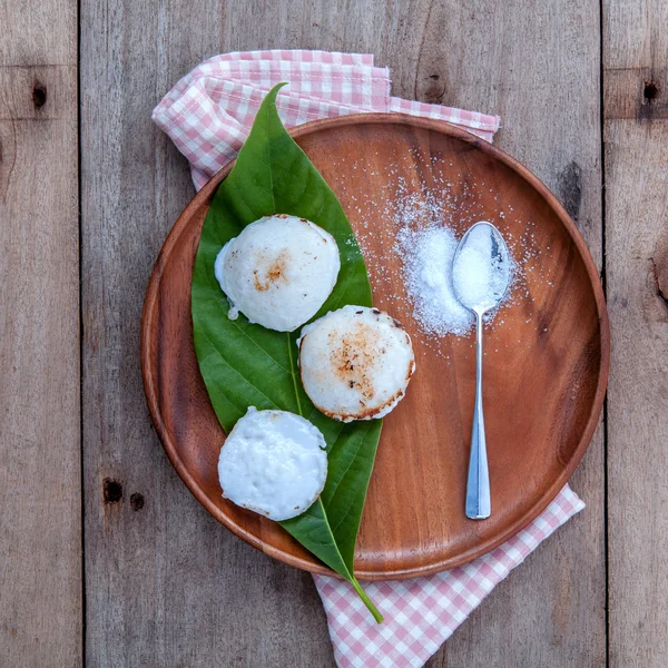 Postre tailandés tradicional Kanom Krok. Es igual que la tarta. — Foto de Stock