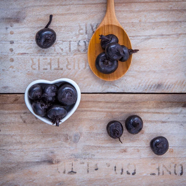 Chinese water chestnut ,water nut or Matai roots in wooden spoon — 图库照片