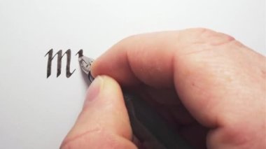 Fikirlerim. Kalemle el yazısı. Kaligrafi yakın plan.