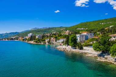 Hırvatistan 'ın Adriyatik kıyısındaki Opatija rivierası, hava panoramik manzarası