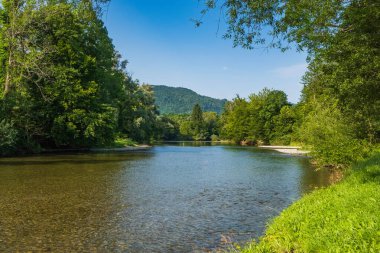 Hırvatistan 'ın Gorski Kotar kentinde Kupa nehrinin kanyonunda güzel manzara