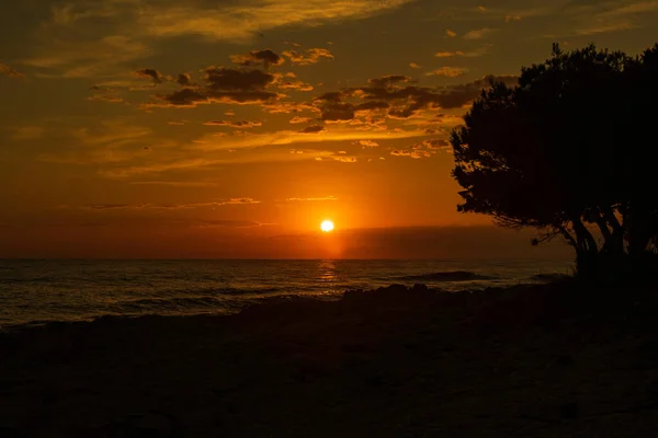 Закат Над Адриатическим Морским Горизонтом Красочное Красное Небо Остров Дуги — стоковое фото