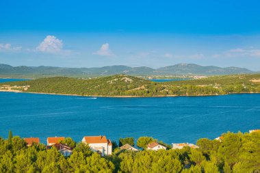 Murter Adası takımadalarının kıyısı, Dalmaçya, Hırvatistan