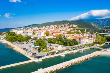 Hırvatistan 'ın Kvarner körfezindeki Crikvenica kasabası, deniz manzaralı