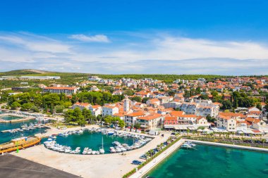 Renkli Adriyatik kenti Sveti Filip i Jakov, Dalmaçya, Hırvatistan 