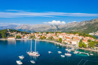 Hırvatistan 'ın güney Dalmaçya kentindeki Cavtat kentinin hava manzarası