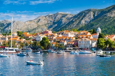 Hırvatistan 'ın güneyindeki Cavtat kentinin turistik beldesi, popüler bir tatil beldesi