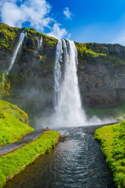 İnanılmaz doğa manzarası, İzlanda 'nın güneydoğusunda Seljalandsfoss şelalesi 