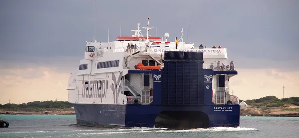 Catamarán para el transporte de pasajeros, Ibiza 2015 — Foto de Stock