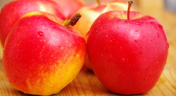 Pommes mûres rouges — Photo