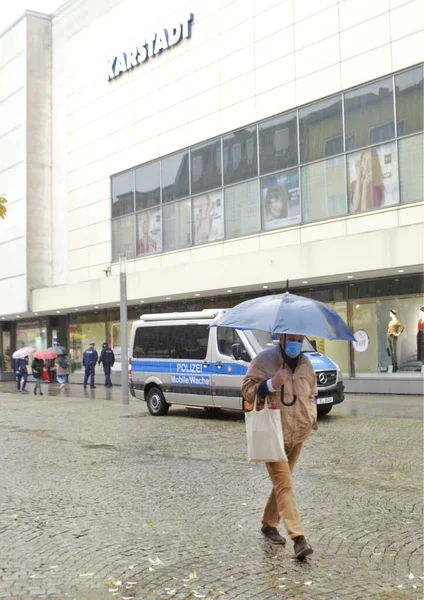 Berlín Německo Listopad 2020 Policejní Auto Maskovaní Muži Během Pandemie — Stock fotografie