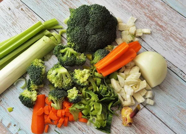 Verduras Frescas Una Mesa Madera —  Fotos de Stock