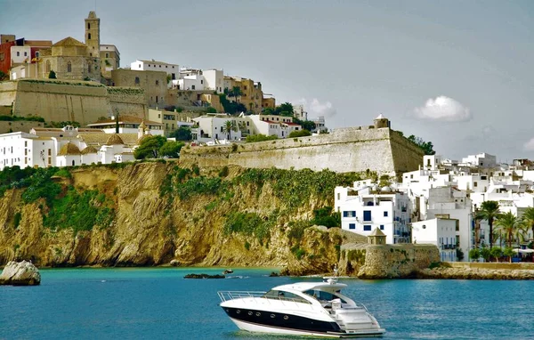 White Boat Mediterranean Coast Island Ibiza Old Town — Stock Photo, Image