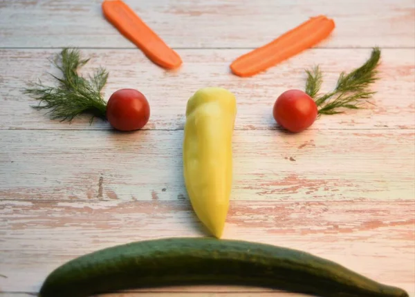 Verduras Frescas Sobre Mesa —  Fotos de Stock