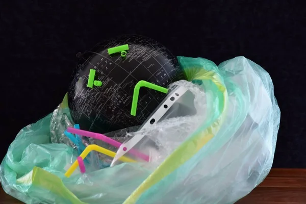 Black Earth Globe Plastic Trash Bag — Stock Photo, Image