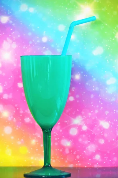 Blaues Glas Für Saft Und Getränke Mit Strohhalm — Stockfoto