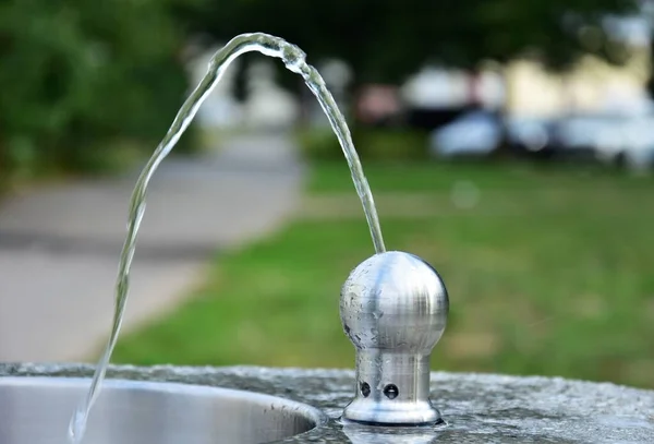 Fuente Con Agua Para Beber Aire Libre — Foto de Stock