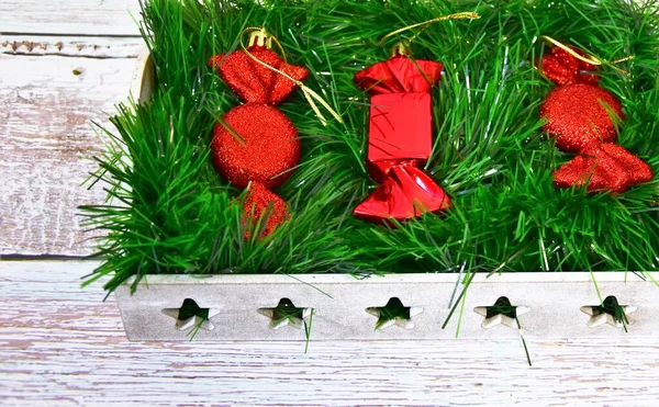 木の盆のクリスマスツリーの装飾 — ストック写真