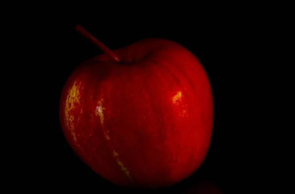 Red Whole Apple Black Background — Stock Photo, Image