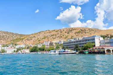 Karadeniz 'in resimli kıyı şeridi. Kırım Yazı