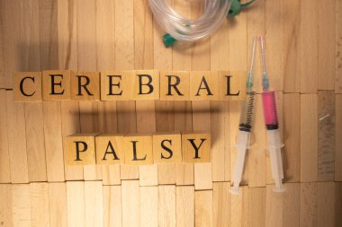 Beyin felci kelimesi ahşap küplerden türetilmiştir. Sağlık konsepti. Yakın çekim..