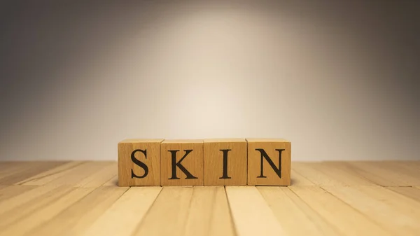 A szó bőr jött létre fa levél kockák. Betegség és egészség. — Stock Fotó