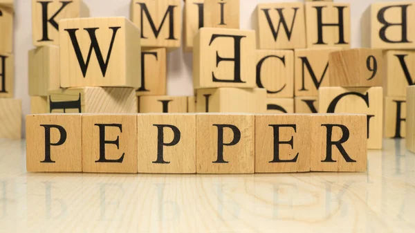 Das Wort Pfeffer Entstand Aus Hölzernen Buchstabenwürfeln Gastronomie Und Gewürze — Stockfoto