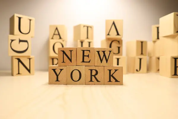 Das Wort New York Entstand Aus Hölzernen Buchstabenwürfeln Städte Und — Stockfoto
