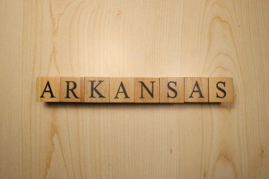 Arkansas kelimesi tahta harf küplerinden yaratıldı. Şehirler ve kelimeler. Kapat..