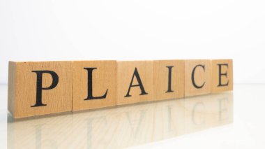 Plaice ismi tahta harf küplerinden yaratıldı. Deniz ürünleri ve yiyecek. Kapat..