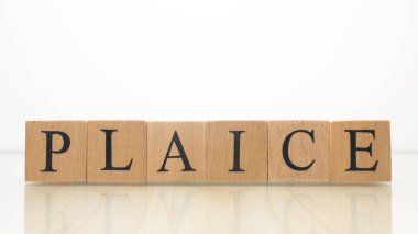 Plaice ismi tahta harf küplerinden yaratıldı. Deniz ürünleri ve yiyecek. Kapat..