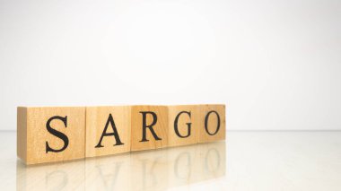 Sargo ismi tahta harf küplerinden yaratıldı. Deniz ürünleri ve yiyecek. Kapat..