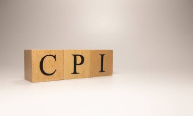 Tüketici fiyat endeksi CPI adı tahta harf küplerinden oluşturulmuştur. Ekonomi ve finans. Kapat..