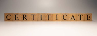 Sertifika adı ahşap harf küplerinden yapılmış. Ekonomi ve finans. Kapat..