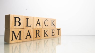 Kara borsa adı ahşap harf küplerinden yaratıldı. finans ve yasadışı.