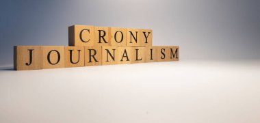 Kronik Gazetecilik tahta küplerden yaratıldı. Haber ve gazetecilik kavramları. Kapat..