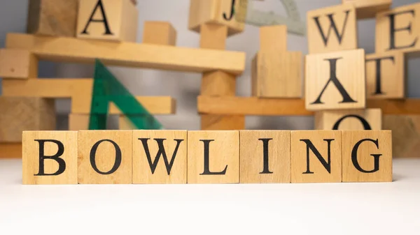 Bowling Aus Holzwürfeln Sport Und Olympische Spiele Nahaufnahme — Stockfoto