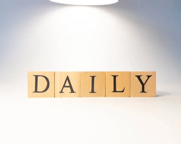 Slovo Daily Bylo Vyrobeno Dřevěných Kostek Finance Obchod — Stock fotografie