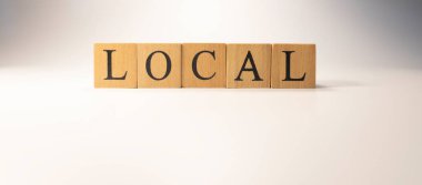 Yerel kelimesi ahşap küplerden yaratıldı. Eğitim ve iş. Yakın plan..