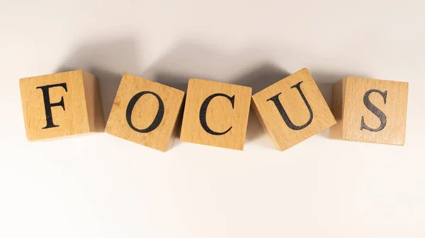 Focus Kelimesi Ahşap Küplerden Yaratılmıştır Eğitim Yakın Plan — Stok fotoğraf