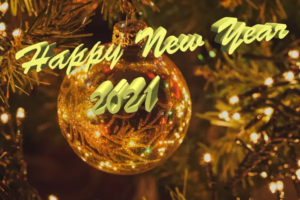 Tekst Gelukkig Nieuwjaar 2021 Tegen Achtergrond Van Een Gouden Bal — Stockfoto
