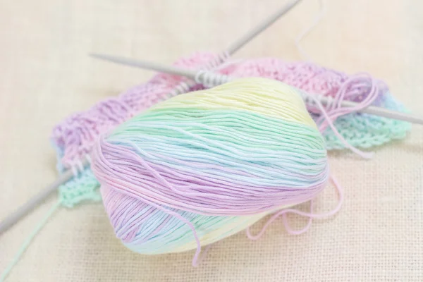 Ball of bamboo yarn and knitting needles — Stock Photo, Image