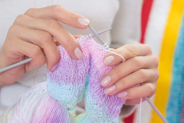 renkli iplik ile örgü