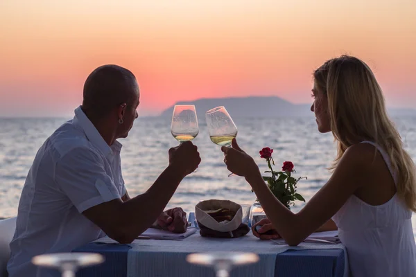 Paar hat romantisches Treffen — Stockfoto