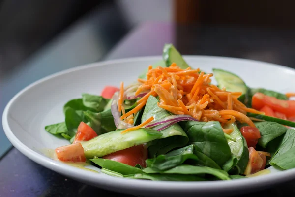 Primo piano insalata di verdure — Foto Stock