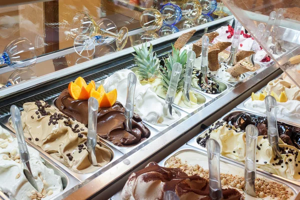 Ice cream in winkel — Stockfoto