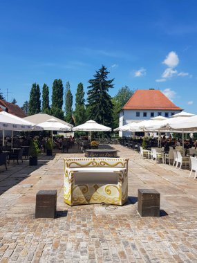 Varazdin, Hırvatistan - 24 / 06 / 2021. - Varazdin, Stancic plağı, Stancic 'te yaz tatili. Varazdin, Stani plac, Ijeto na Stancicu.