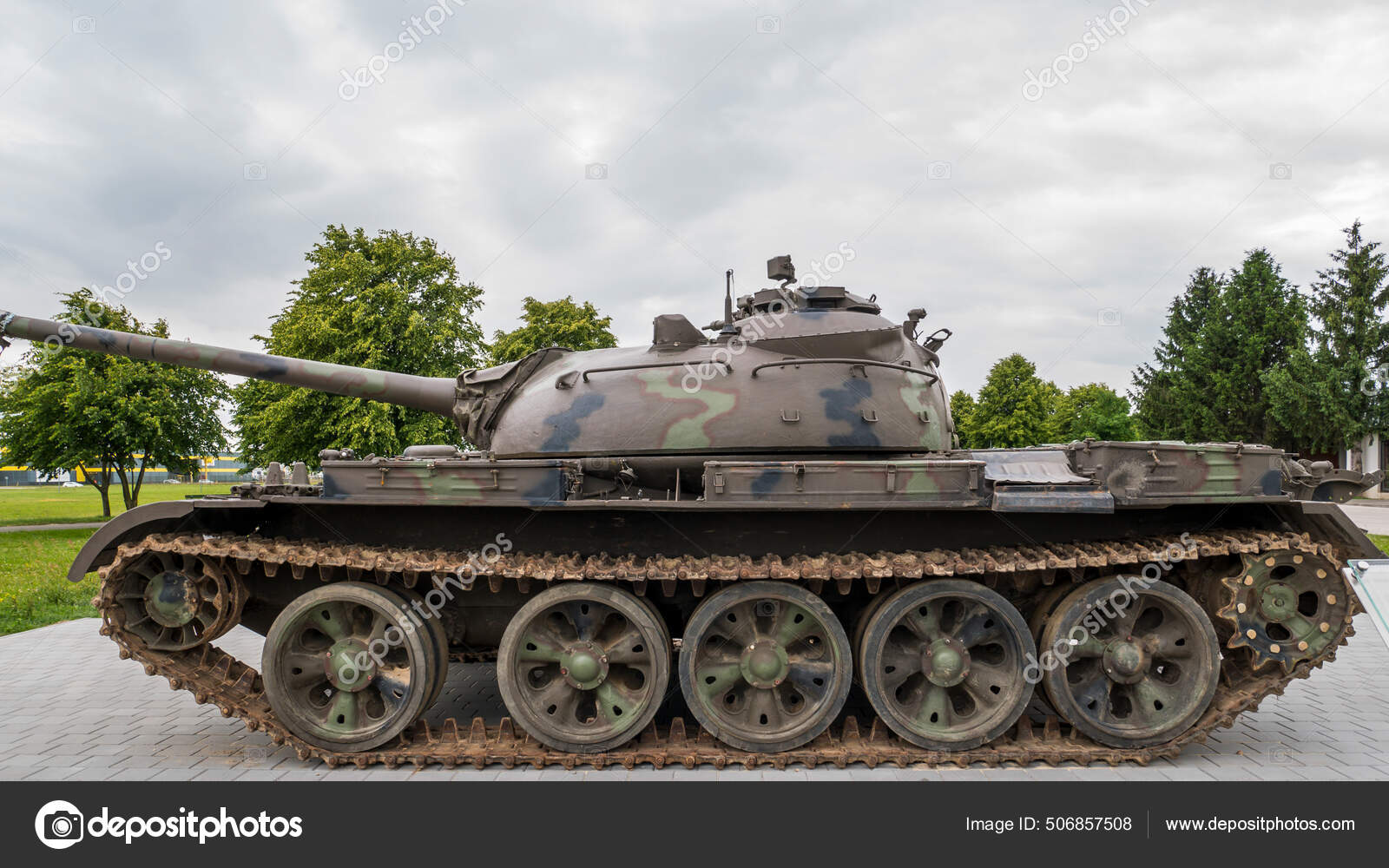 depositphotos_506857508-stock-photo-old-t-55-tank-at.jpg